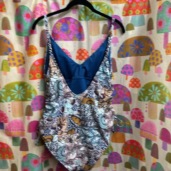 Bar III For Macys Swimsuit. Large. NWT - Picture 5 of 14